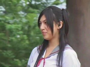 Pantyless Girl Date, Saori Hara rennt ohne Höschen durch die Stadt.
