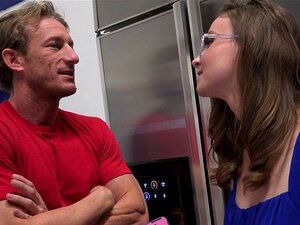 Cuckolding huora saa spermaa. Cuckolding huora saa cum facialin