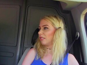 Die vollbusige und wunderschöne Grace wird durchgehämmert. Die