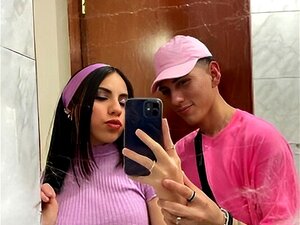 Besoffen fickt mich auf der Halloweenparty im Badezimmer, Leute bitten