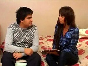 De upptäcker en snygg hingst