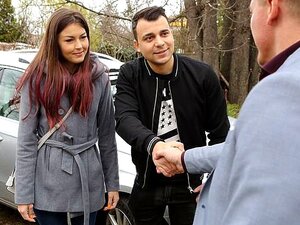 Плати ауто са пичком своје девојке