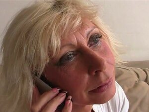 Alte Witwe genießt 2 neue frische Schwänze