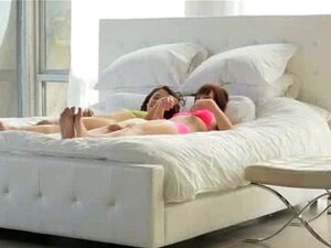deux nouvelles lesbiennes sexy se masturbent