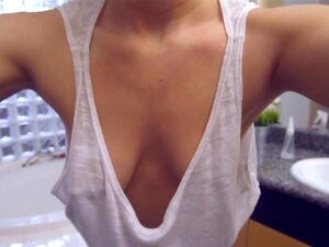 Betörende Mami behandelt ihren Stiefsohn, als wäre dieser Kerl ein