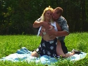 МИЛФ плавуша покупљена и изјебана на