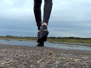 wandelen in extreme platform muilezels en outdoor cumshot