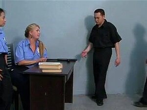 Joclyn Stone и Lucky Starr Дупла MILF пушење