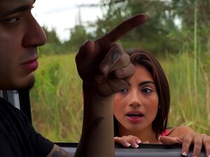 Michelle Martinez wird von einem muskulösen Typen hart rangenommen.