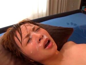 Rika Hoshimi, die versaute japanische MILF, genießt es, Schwänze zu
