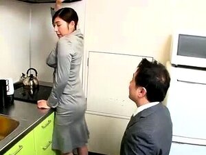 Japanische asiatische Muschi wird gefingert und geleckt