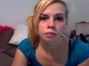 Тара јебе своју гузу на веб камери