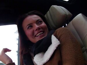 Vanessa Decker in hübscher Anhalterin hat einen geilen Arsch -