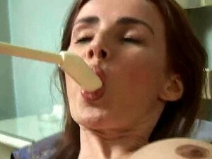 Pamela Neri masturbiert ihre Muschi (italienische Pornodarstellerin)