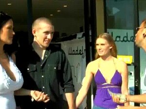 Dieses Mädchen wird für Sex bezahlt 25