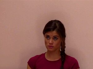 Wicked College Gal wird versohlt