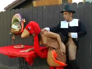 Њена пичка им зарађује новац за живот