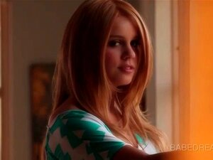 Blonde tiener schoonheid heeft hete telefoonseks. Geweldige blonde die