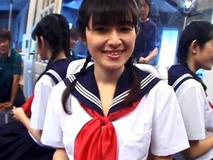 Süße Kazuha liebt es, im College zu masturbieren. CutieKazuha