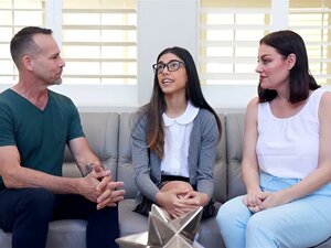 Kleine Titten-Babe genoss eine Stiefeltern nach dem Blowjob. Kleine