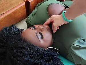 Sexy Süße wird durchgenagelt. Niedliche Süße hat Lust, ihre Spalte