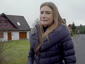 Billiges amateur babe saugt und reitet POV steifen Schwanz 4 cash