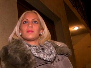 Nep openbaar agent pony blond pov