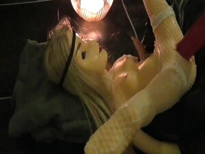 spuck-hinterpuppe auf anime cum dildo