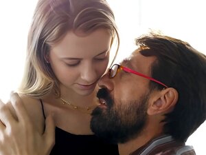 Sieh zu, wie ein geschickter Stiefvater seine unschuldige