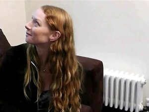 Er betrügt mit einer sexy blonden Plumperin