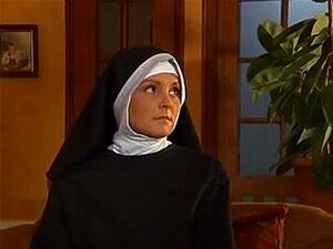 Sexy Nonne nimmt Priester Ramrod in ihren Waschlappen und ihre Muschi