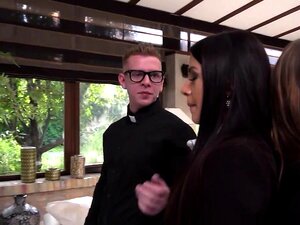 Silvia Dellai und Eveline Dellai werden von riesigen harten Schwänzen