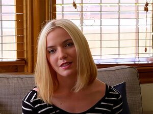 Maddie Winters: Maddie, 20, ist ein glattrasiertes blondes Partygirl.