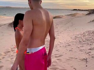 Fick mit Gostosa auf den Dünen des alten Chico - Thais Miller -