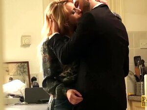 PASCALSSUBSLUTS - Brittany Bardot si sottomette alla disciplina anale