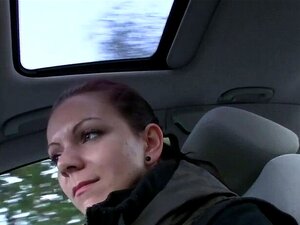 Amateur wichst großen Schwanz im Fake-Taxi während der Fahrt