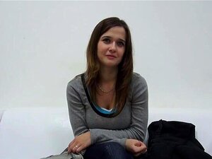 Tschechische brünette Haare mit großen, natürlichen Titten, Tereza