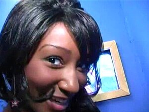 Intiation in der Kunst des Gloryhole-Blowjobs 14
