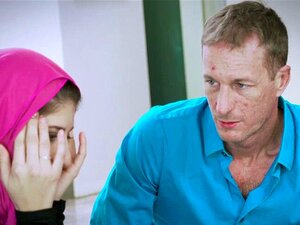 Geile muslimische arabische Süße enthüllt ihren Arsch. Die