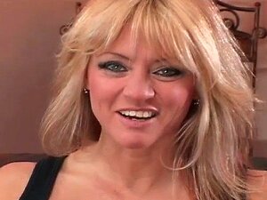 Ältere mit jüngerem lesbischen Dreier