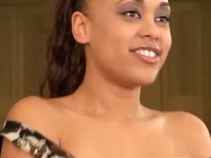 Exotische Pornodarstellerin Mone Divine in einem erstaunlichen