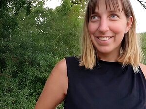 Ich saugte und fickte den ersten Wanderer, den ich überquerte
