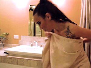 Sandee wird von ihrem besessenen Nachbarn gefickt