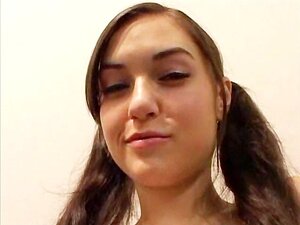 Sasha Grey genießt das Reiten ihrer Dschungelfieber-Muschi bis zum