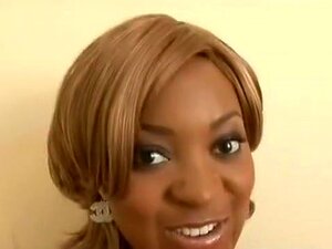 Beste Pornodarstellerin in heißestem Hetero-Sexvideo. Backstage mit