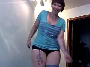 Meine natürliche kurzhaarige Frau liebt es, anal zu ficken