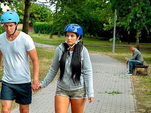 HUNT4K Armer Typ für Geld erlaubt Fremdem, einen Quickie mit seiner