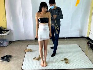 Busiga hentai-vänner utforskar sina vilda sexuella fantasier