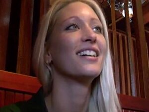 Schau dir tschechische Straßen an - blonde Barkeeperin jetzt! -