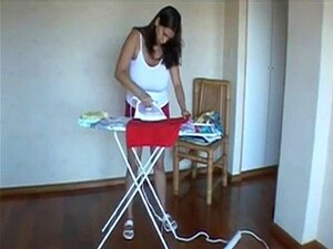 Entfessle deine Lust mit Mina, einer sinnlichen Verführerin in ihren